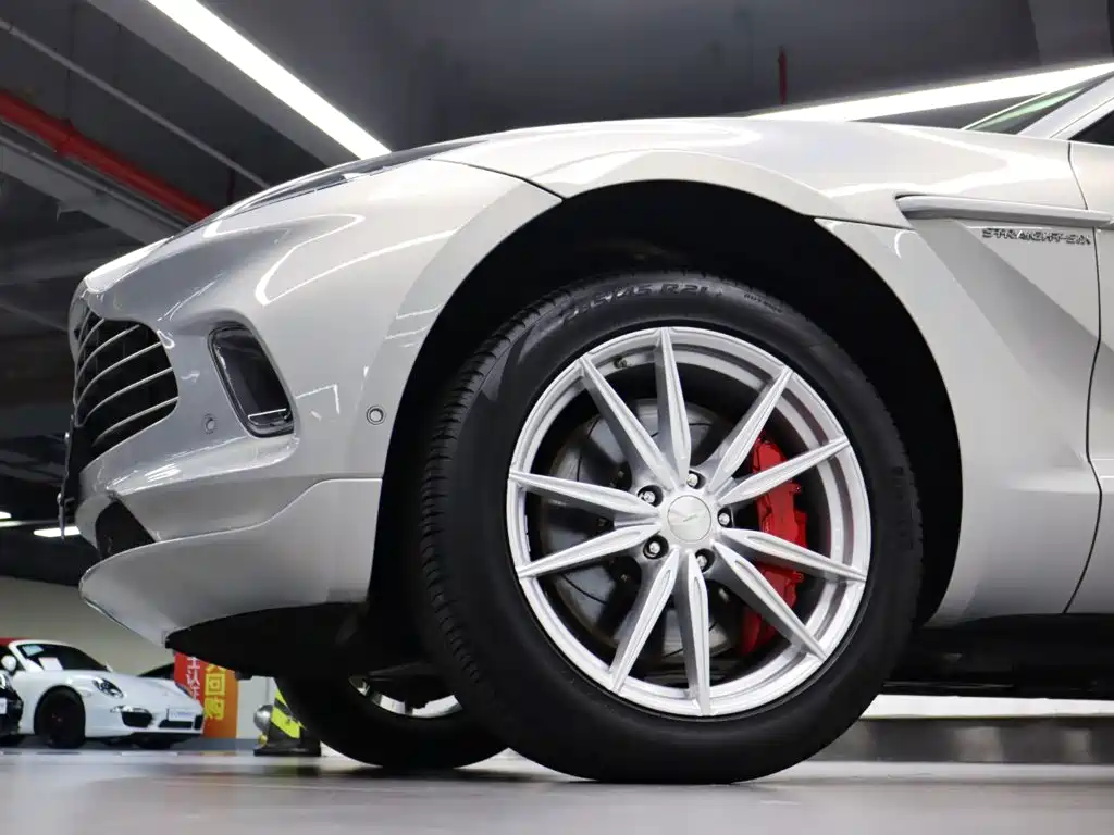 Aston Martin DBX — миниатюра 32