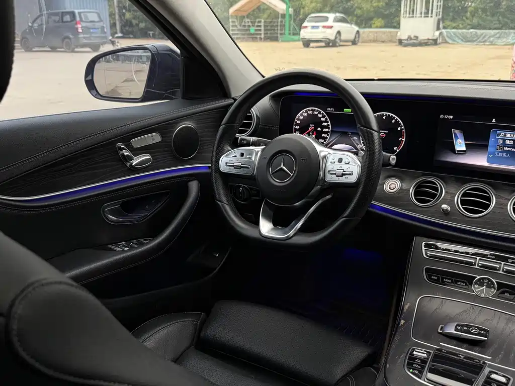 Mercedes-Benz E-Class — миниатюра 13