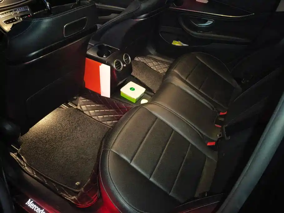 Mercedes-Benz E-Class — миниатюра 11