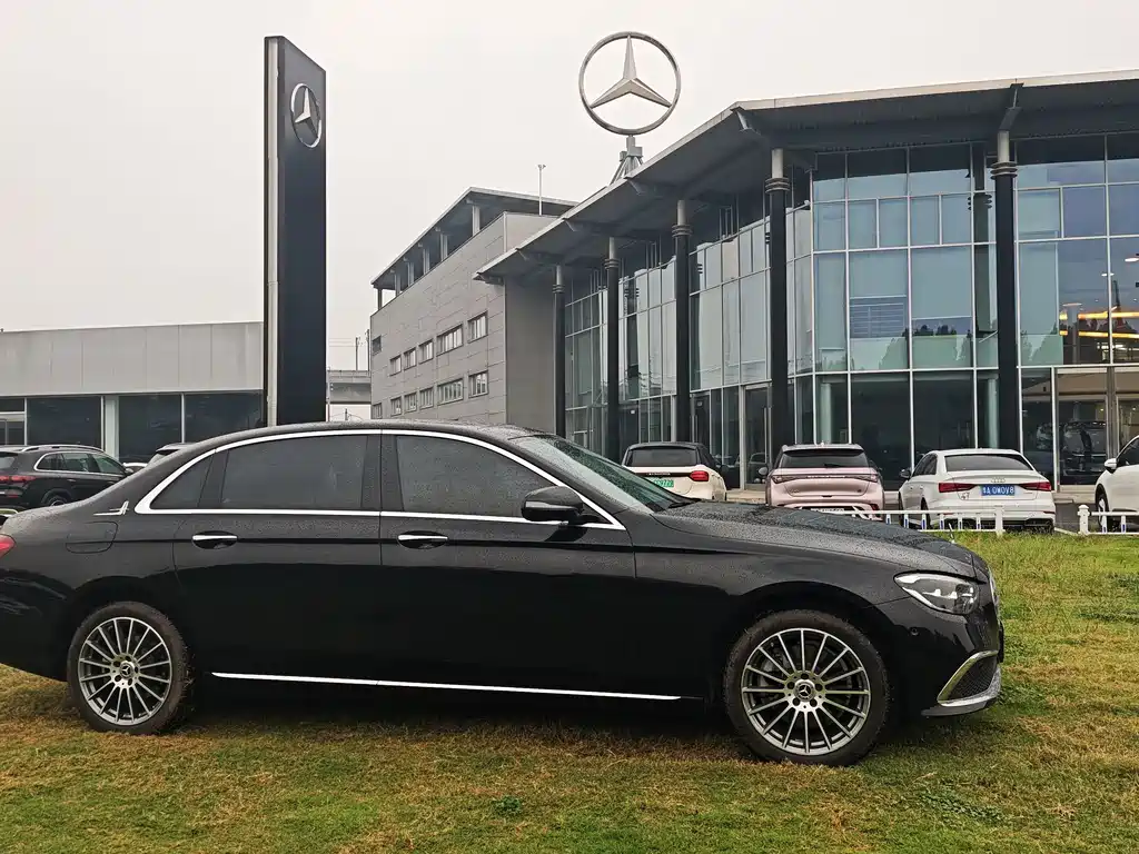 Mercedes-Benz E-Class — миниатюра 4
