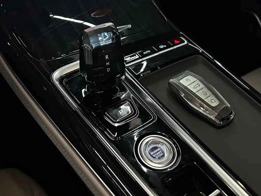 Geely Boyue L — миниатюра 12