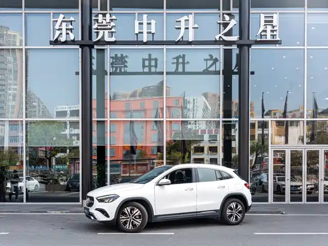 MERCEDES-BENZ GLA