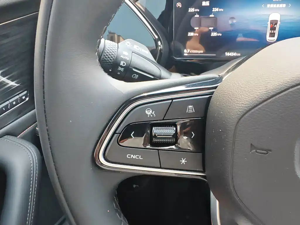 Geely Xingyue L — миниатюра 16