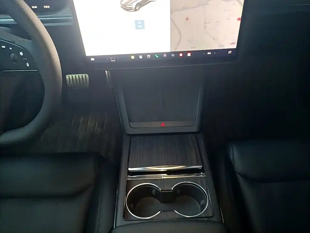 Tesla Model S — миниатюра 10