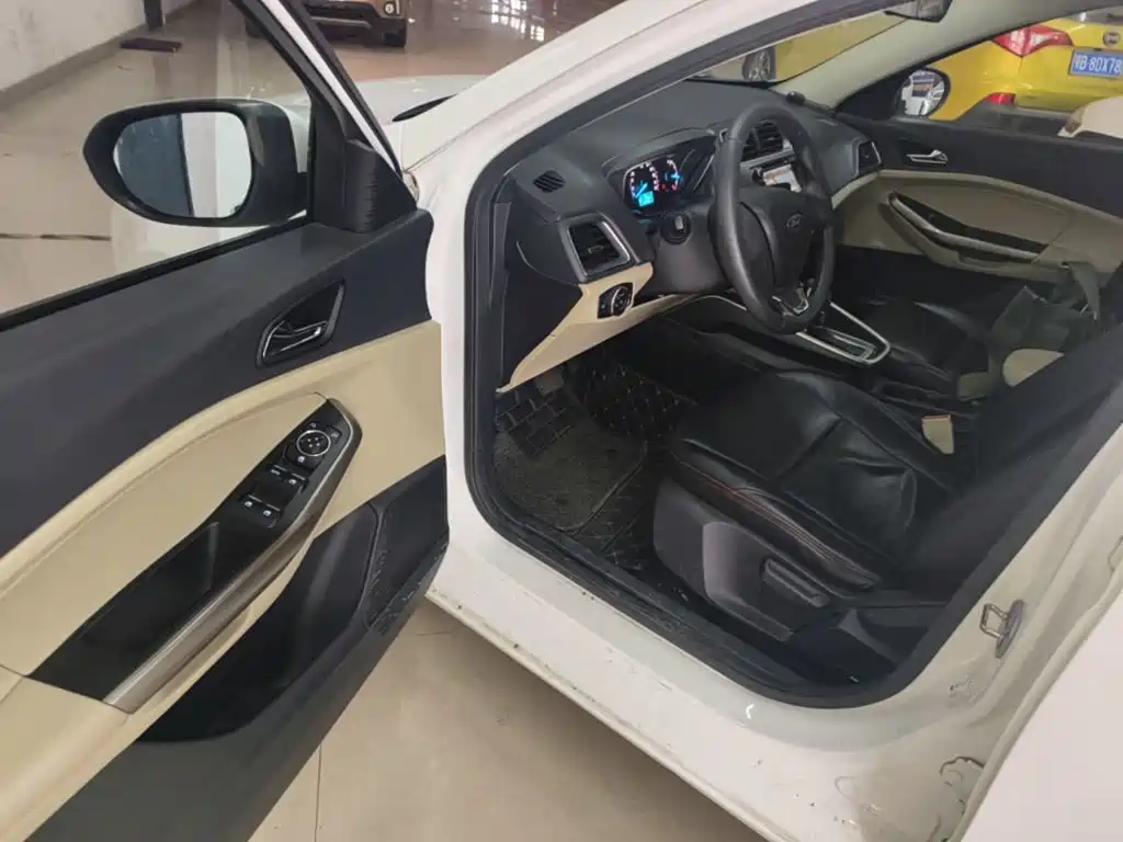 Ford Escort — миниатюра 16