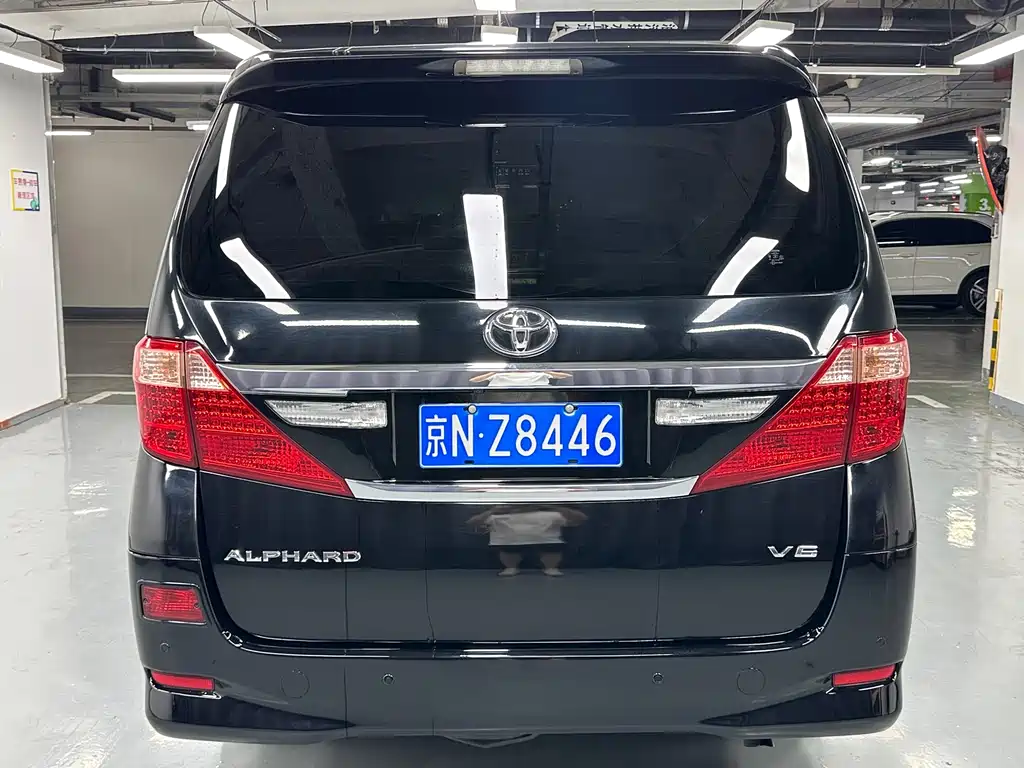 Toyota Alphard — миниатюра 4