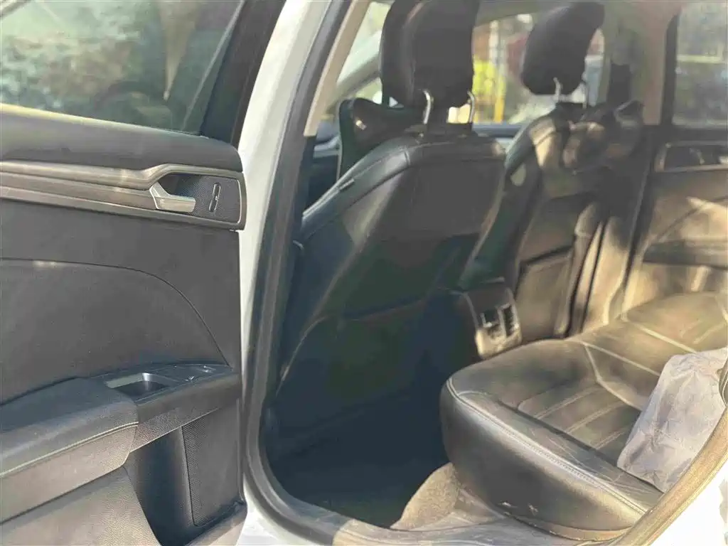 Ford Mondeo — миниатюра 8