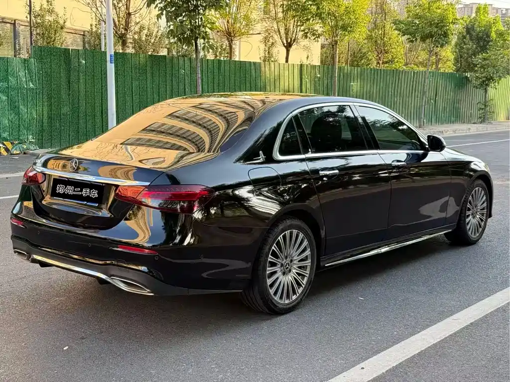 Mercedes-Benz E-Class — миниатюра 7