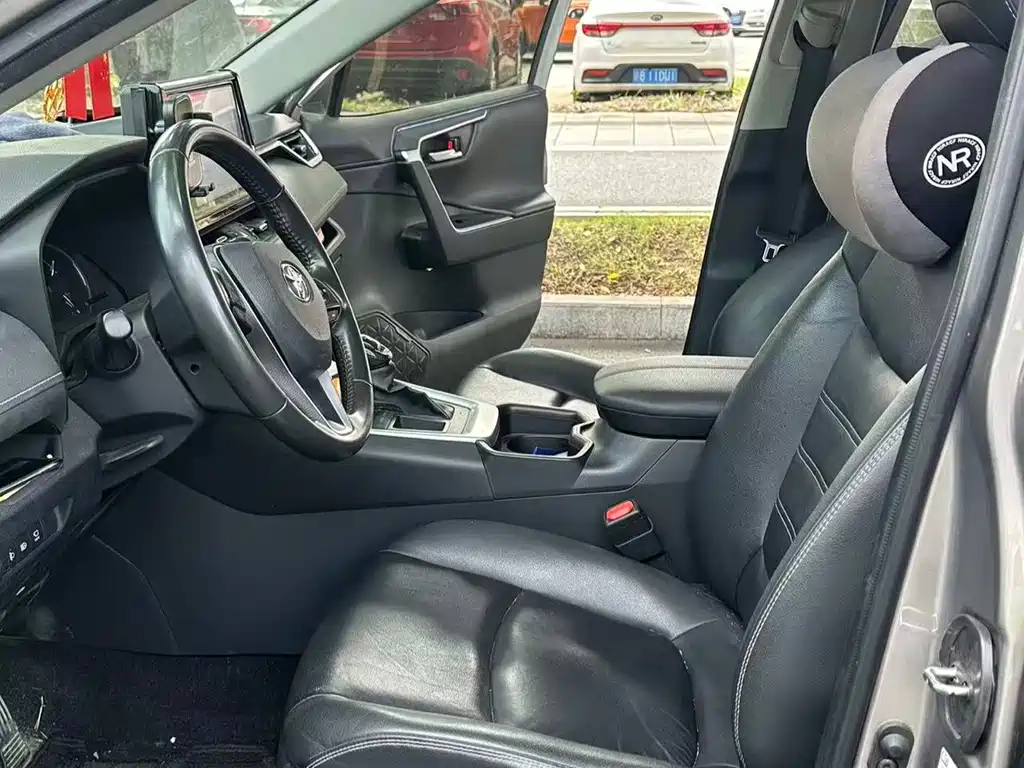 Toyota RAV4 — миниатюра 6