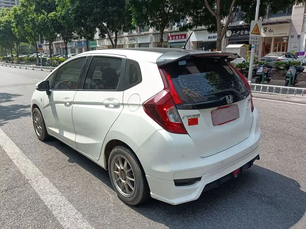 Honda Fit — миниатюра 4