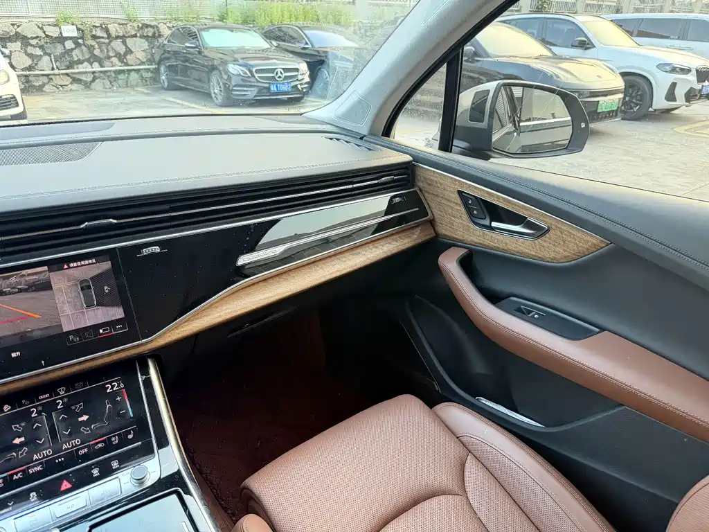 Audi Q7 — миниатюра 13