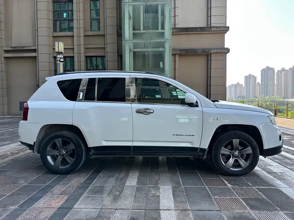 Jeep Compass (Import) — миниатюра 7