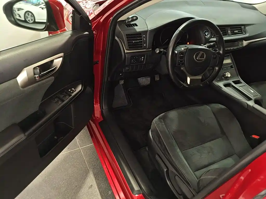 Lexus CT — миниатюра 12