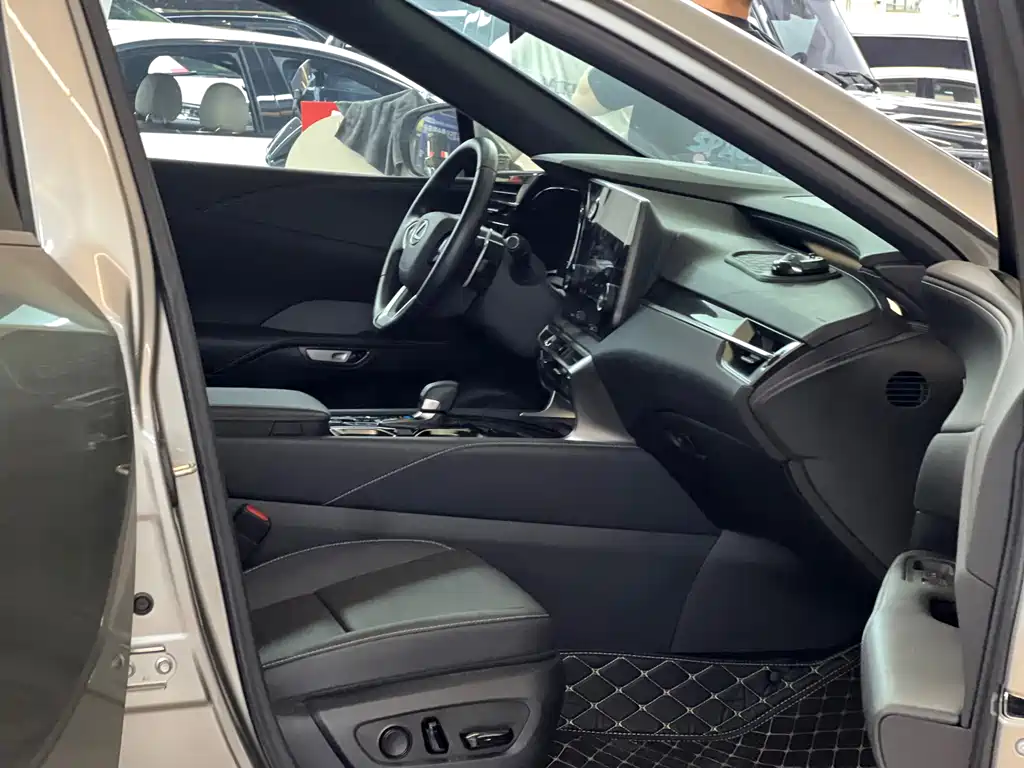Lexus RX — миниатюра 11
