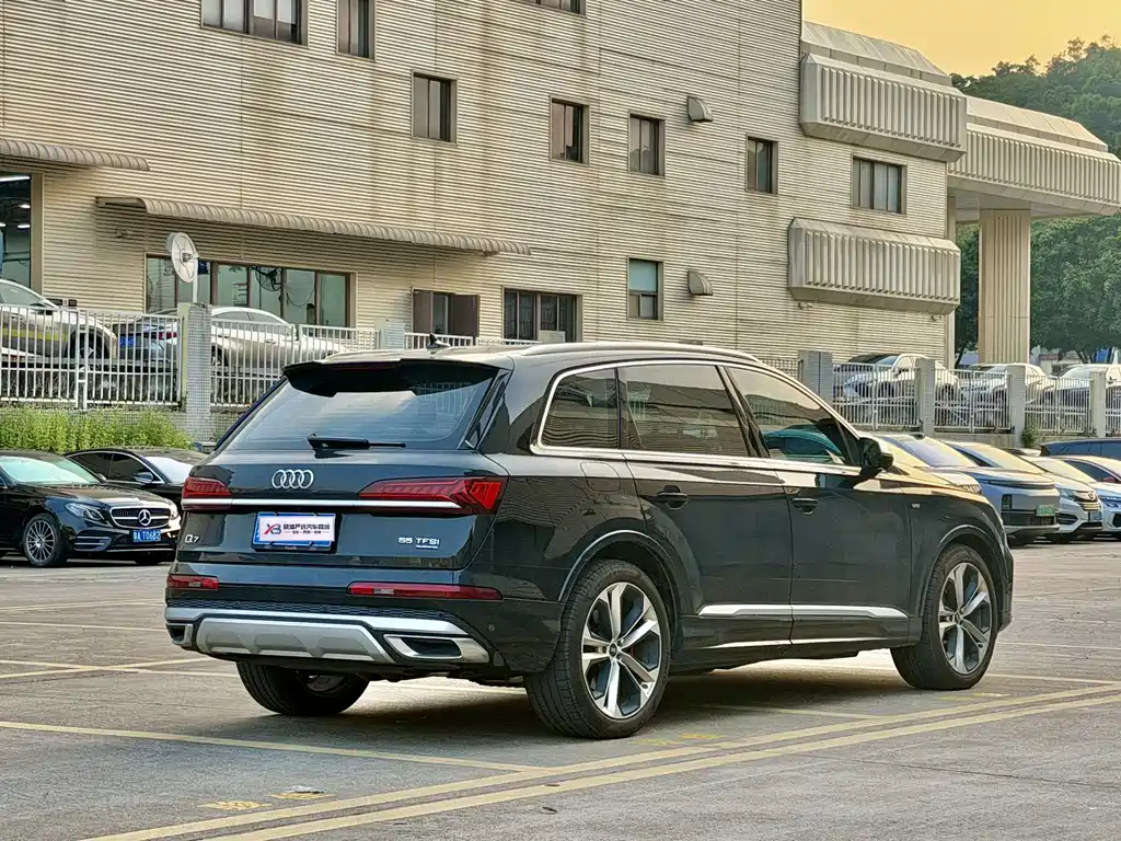 Audi Q7 — миниатюра 6