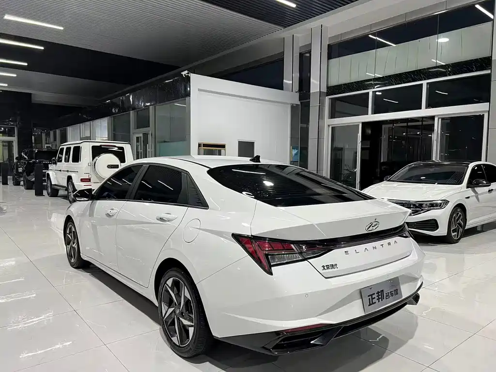 Hyundai Elantra — миниатюра 5