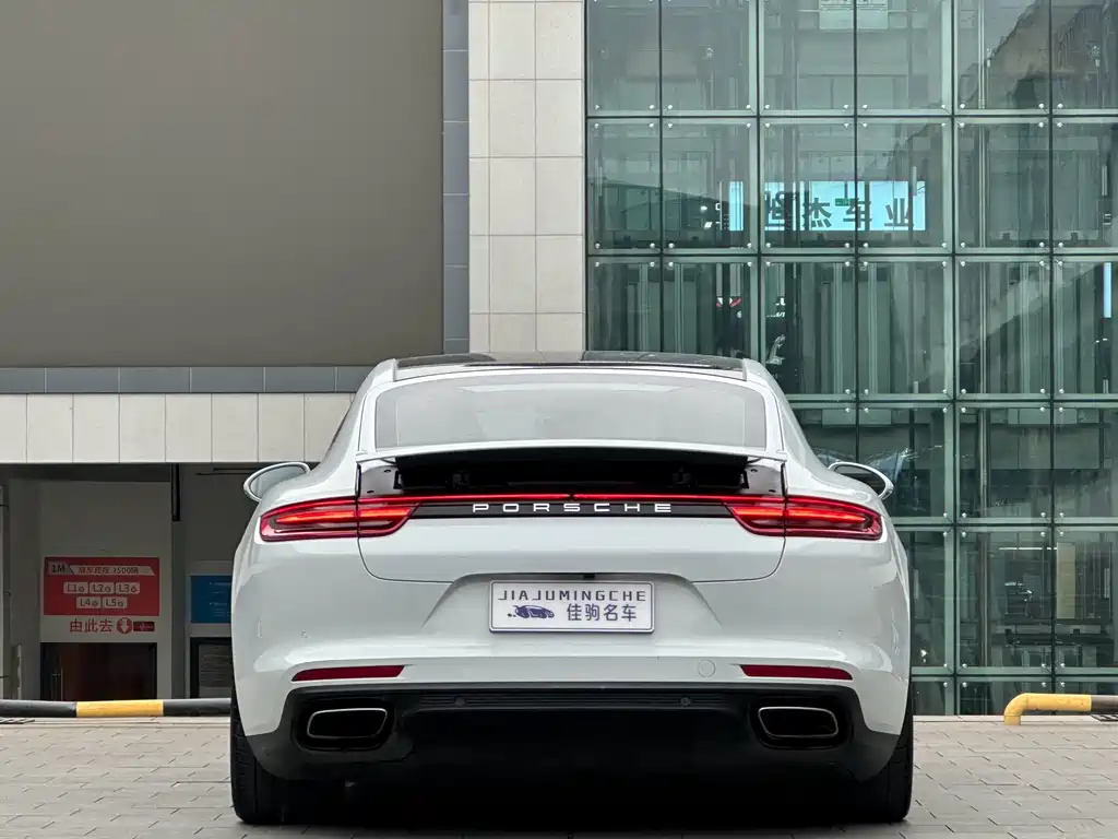 PORSCHE PANAMERA