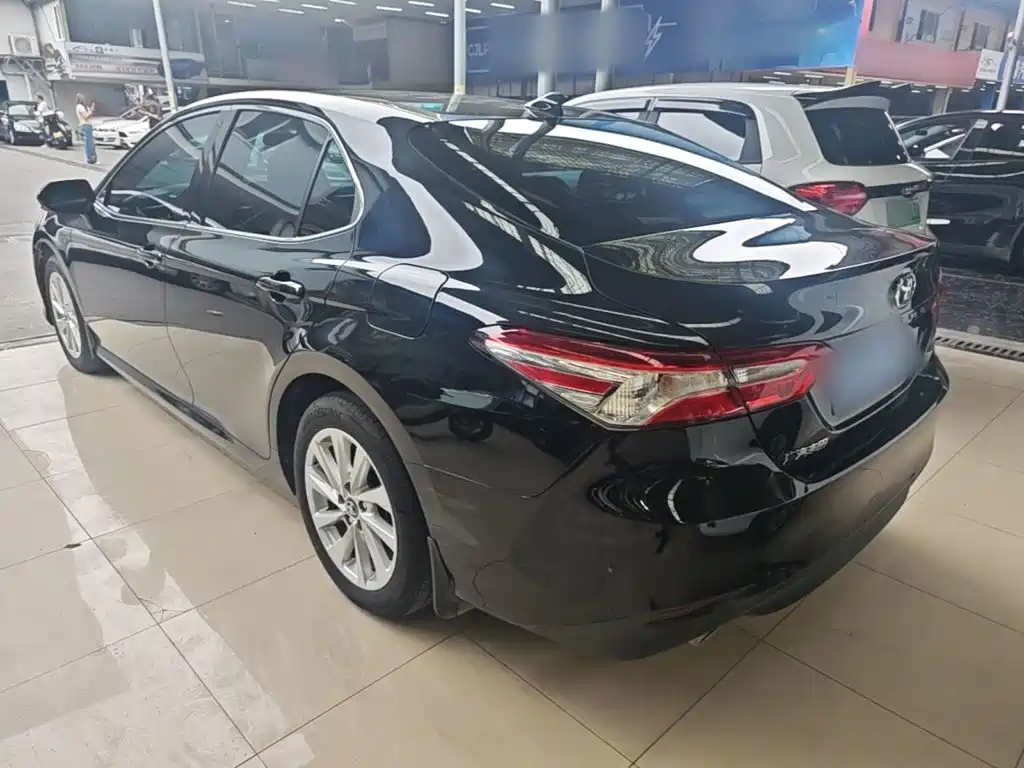Toyota Camry — миниатюра 5