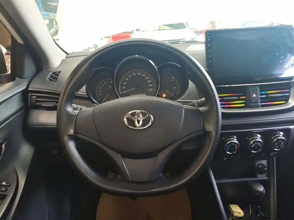 Toyota Yaris L — миниатюра 11
