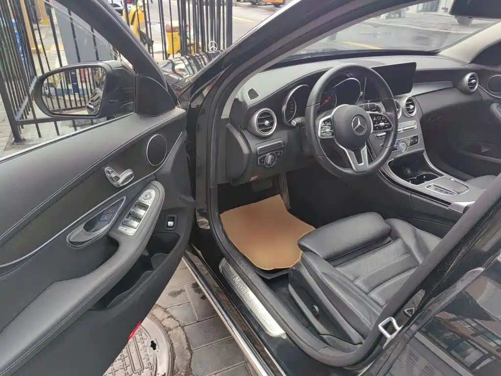 Mercedes-Benz C-Class — миниатюра 12