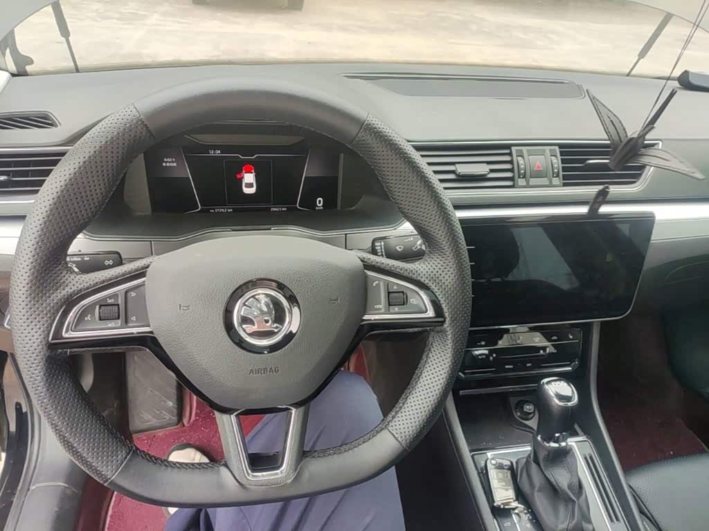 Skoda Superb 1.4 л 2024 г. Чёрный, пробег 29400 км