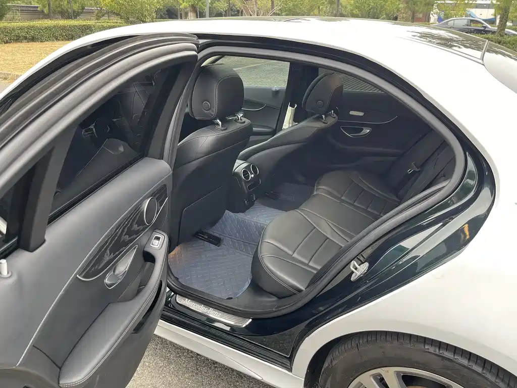 Mercedes-Benz C-Class — миниатюра 8