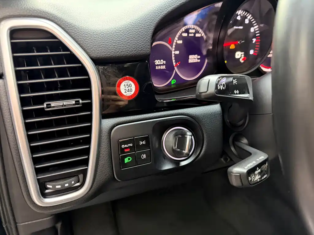Porsche Cayenne — миниатюра 15