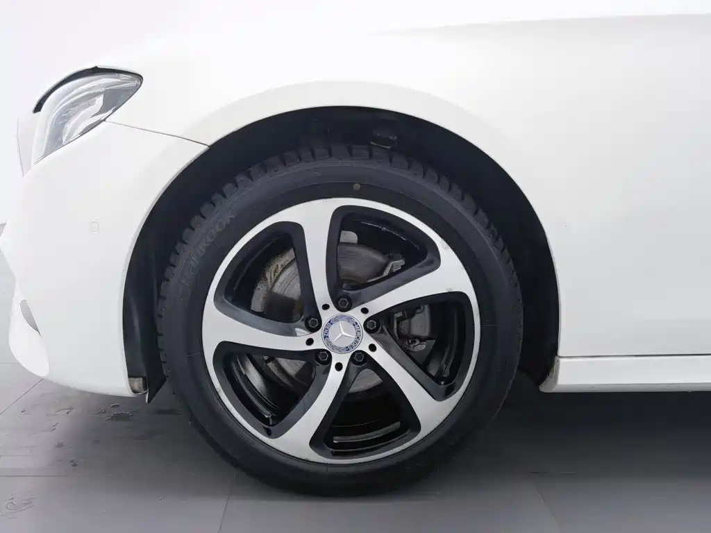 Mercedes-Benz E-Class — миниатюра 17