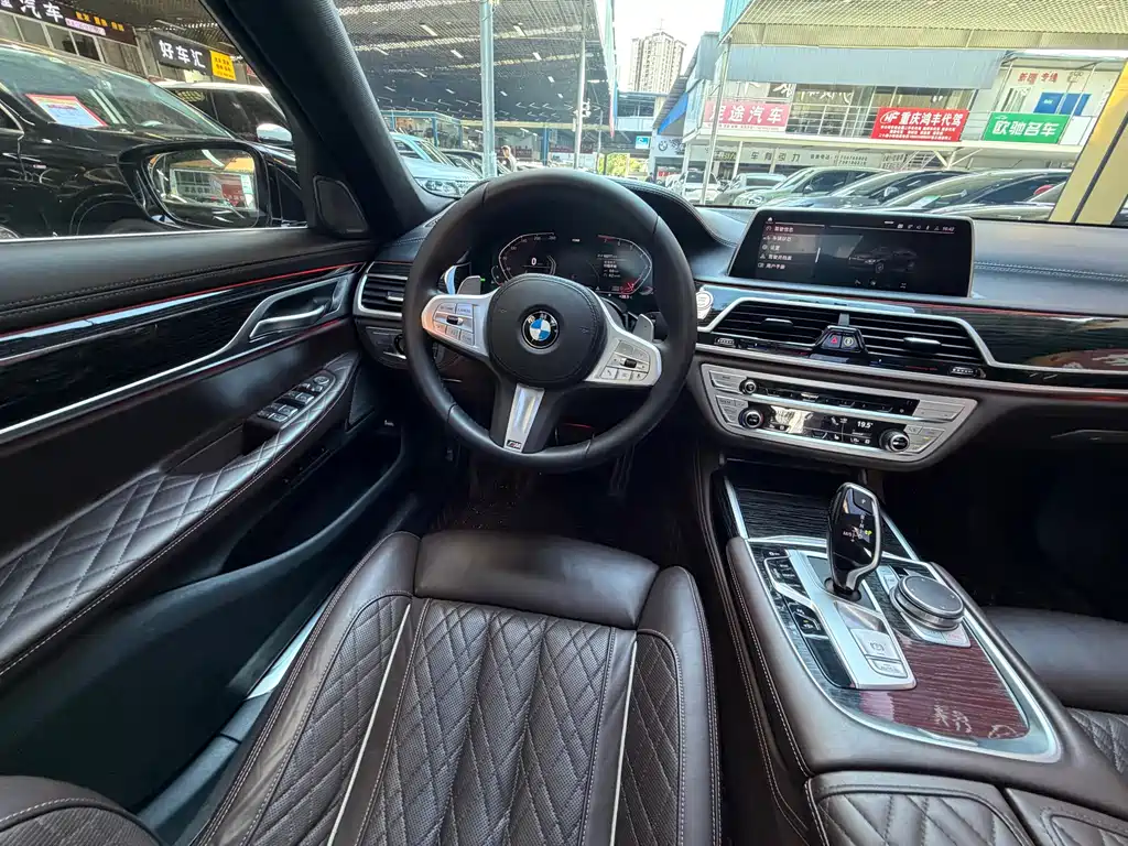 BMW 7 Series — миниатюра 28