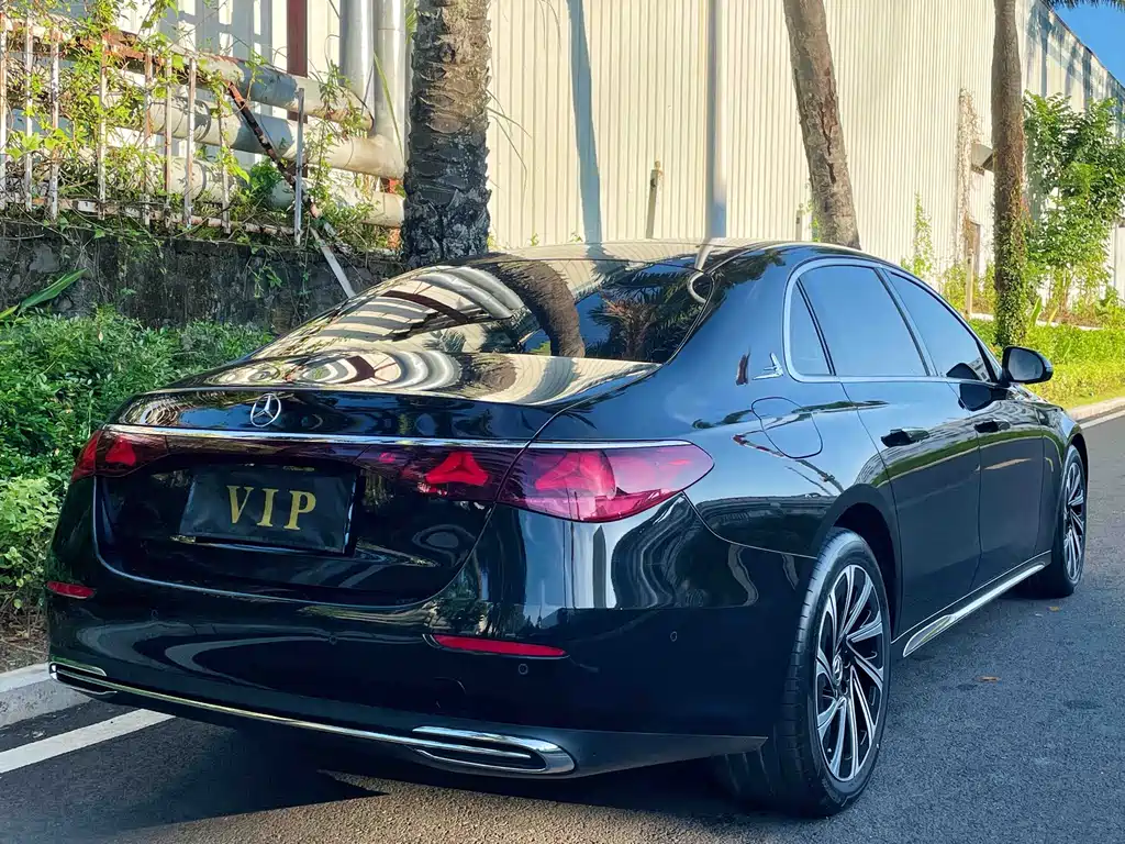 Mercedes-Benz E-Class — миниатюра 7