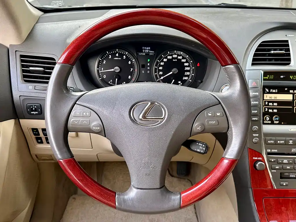 Lexus ES — миниатюра 9