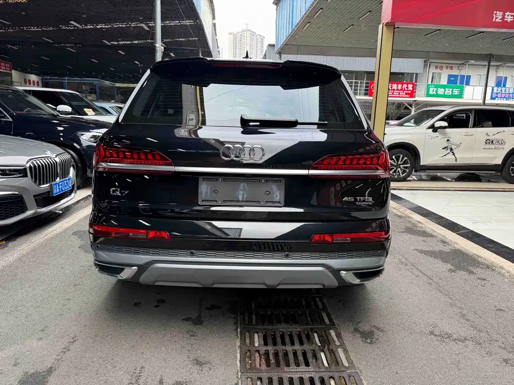 Audi Q7 — миниатюра 5