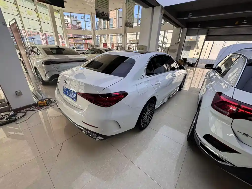 Mercedes-Benz C-Class — миниатюра 6