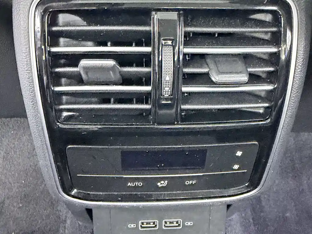 Volkswagen Magotan PHEV — миниатюра 15