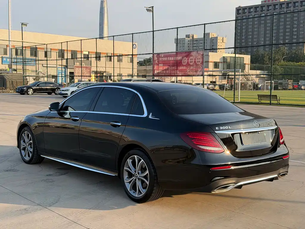 Mercedes-Benz E-Class — миниатюра 4