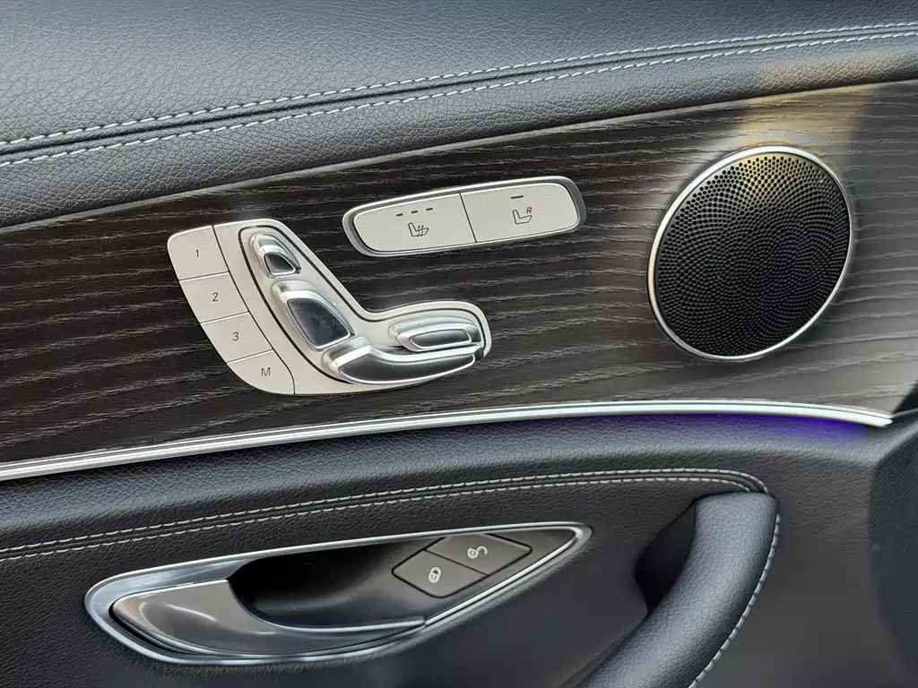 Mercedes-Benz E-Class — миниатюра 8
