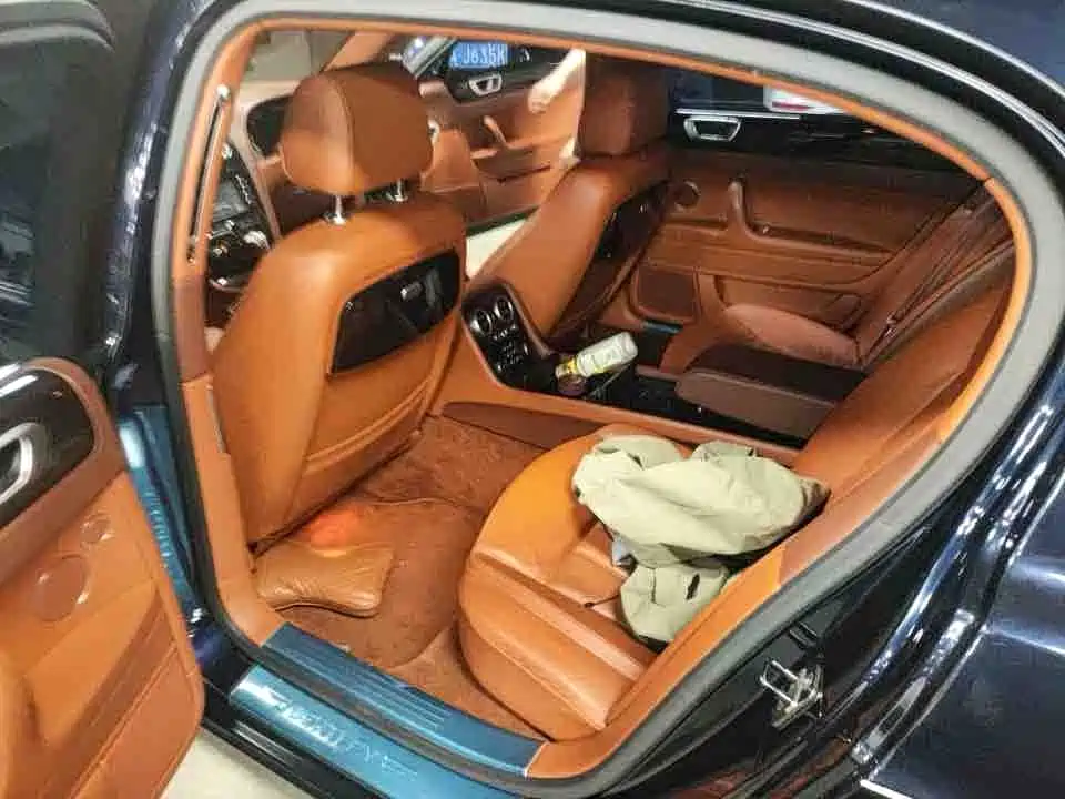 Bentley Flying Spur — миниатюра 5