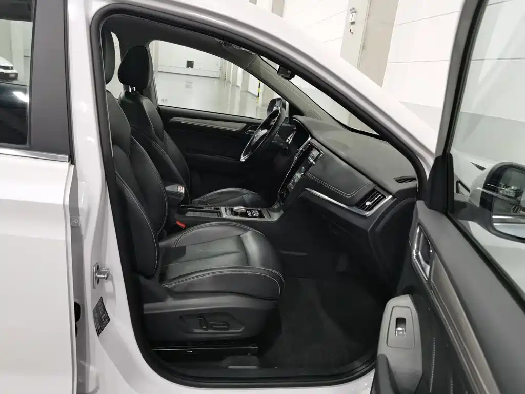 Roewe RX5 New Energy — миниатюра 23