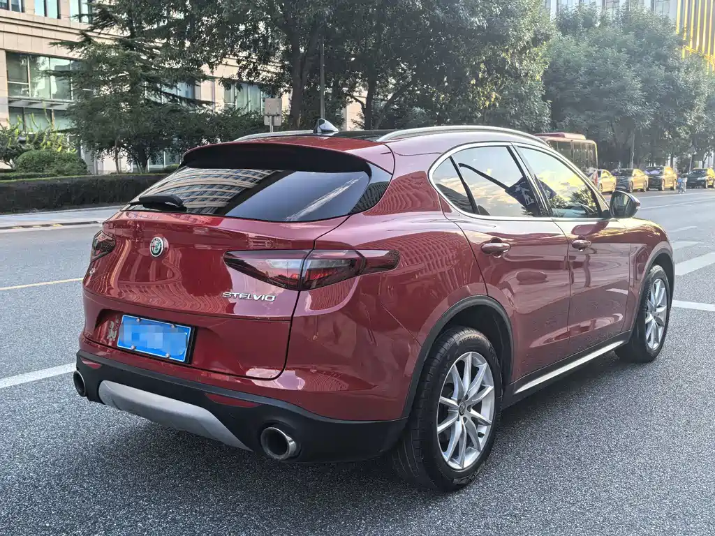 Alfa Romeo Stelvio — миниатюра 5