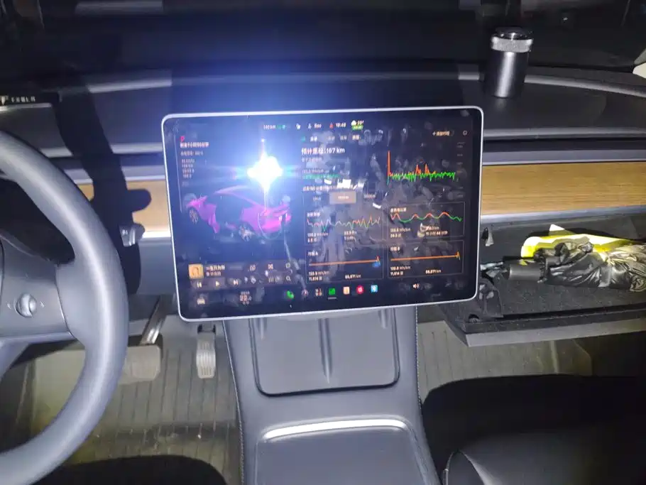 Tesla Model Y — миниатюра 13