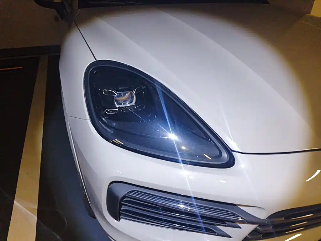 Porsche Cayenne — миниатюра 7