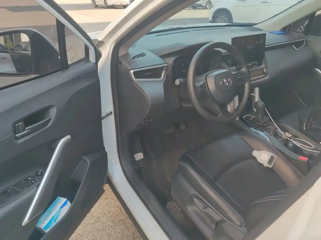 Toyota Corolla Cross — миниатюра 14