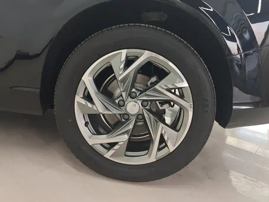 Hongqi Hongqi HS3 PHEV — миниатюра 6