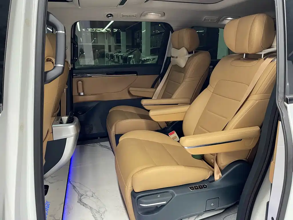 GAC Motor Trumpchi E8 PHEV — миниатюра 10