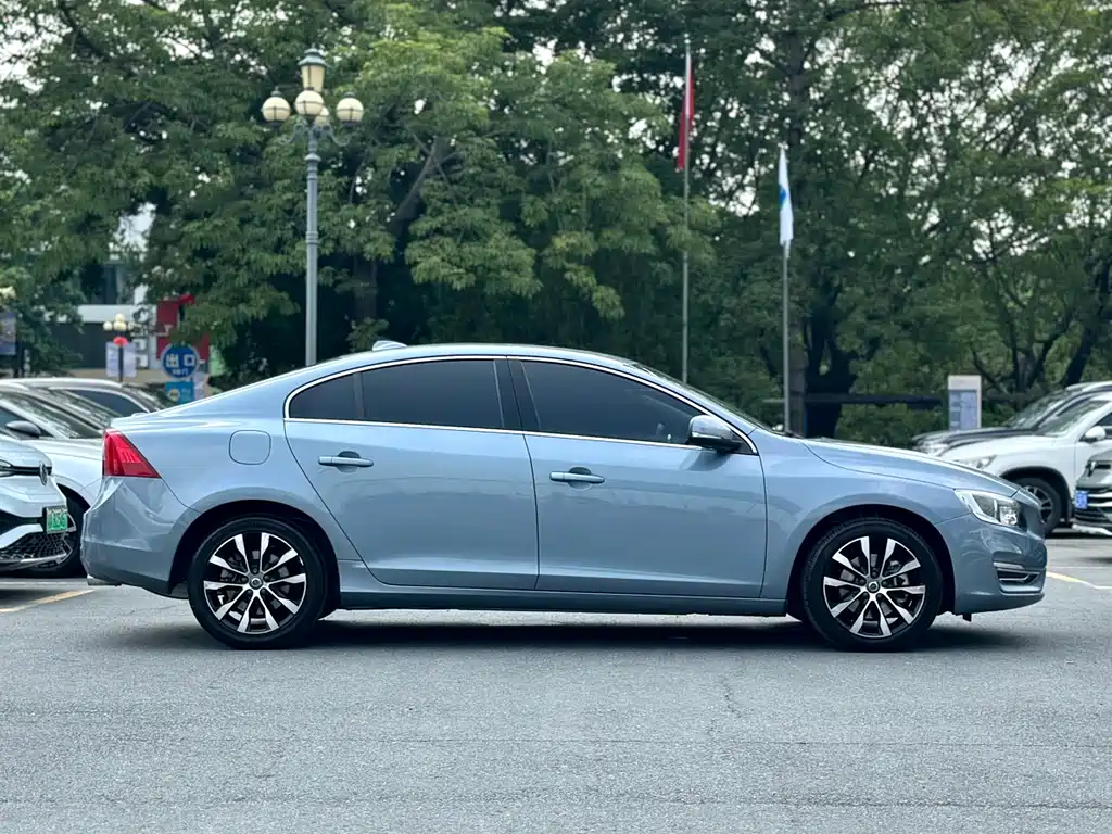 Volvo S60 — миниатюра 3