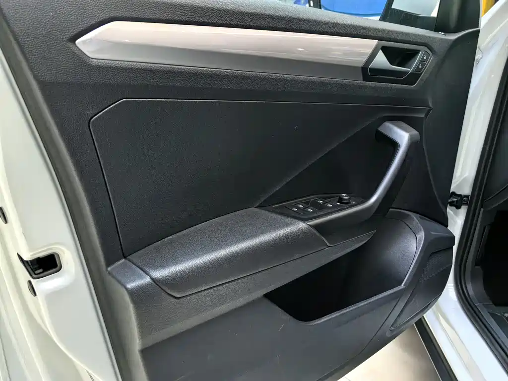 VOLKSWAGEN T ROC EXPLORING SONGS