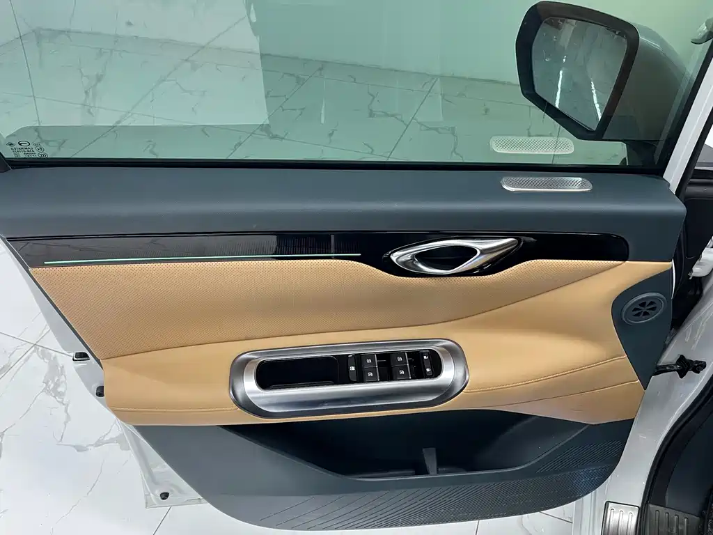 GAC Motor Trumpchi E8 PHEV — миниатюра 29