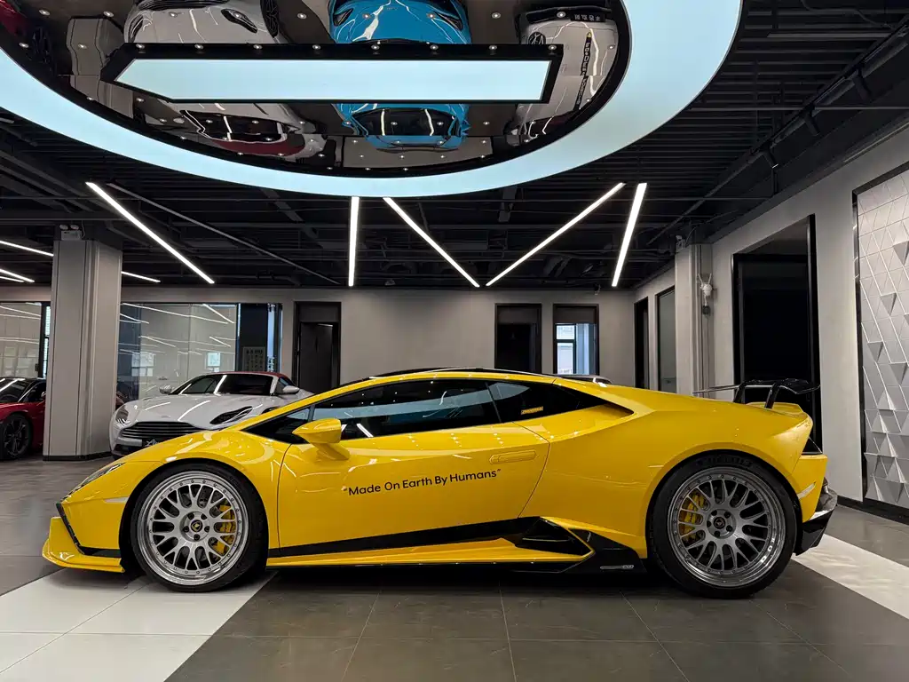 LAMBORGHINI HURACÁN