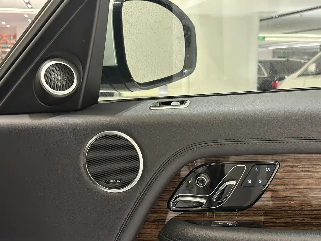 Land Rover Range Rover — миниатюра 13