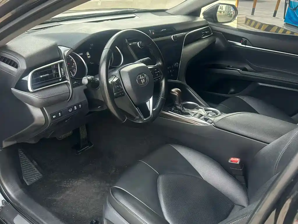 TOYOTA CAMRY